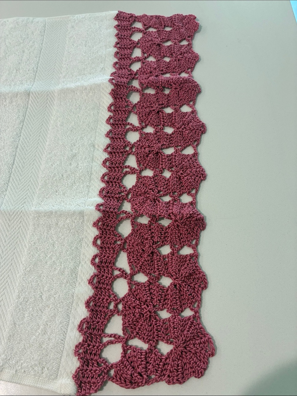 VINTAGE BATH TOWEL (NWOT) With Handmade Crocheted Pink Trim at the bottom. Nice! - Picture 5 of 12